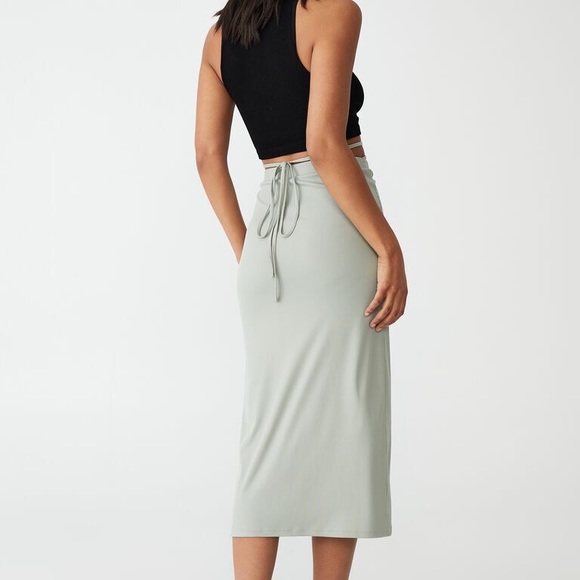 Tie Up Midi Skirt With Slit - Picture 3 of 4